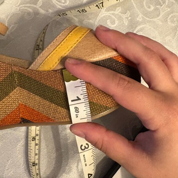 CL BY LAUNDRY Size 7 Multicolor Striped Wedge Platform Retro Heels - Picture 8 of 8